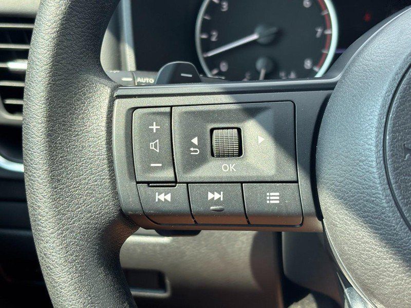 Used 2023 Nissan Rogue S AWD/4WD image 19
