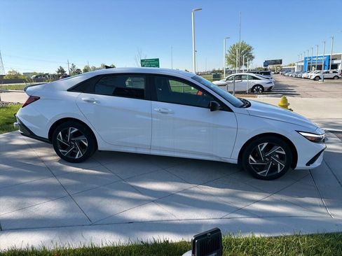 New 2025 Hyundai Elantra SEL FWD image 6