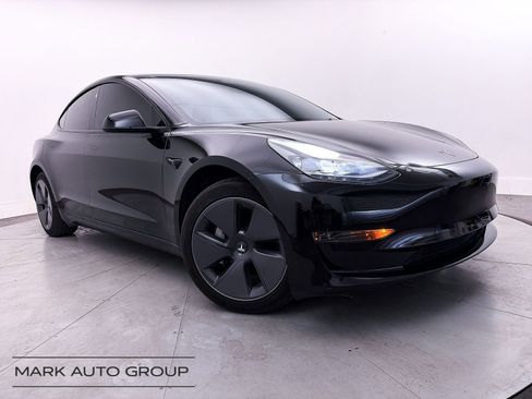Used 2023 Tesla Model 3 Standard Range image 1
