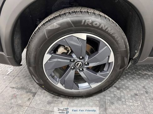 Used 2025 Nissan Rogue SV image 15