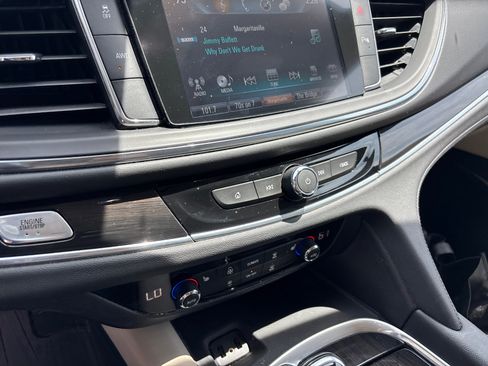 Used 2019 Buick Enclave Essence AWD/4WD image 21