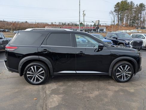 Used 2025 Nissan Pathfinder Platinum w/ Cargo Package image 9