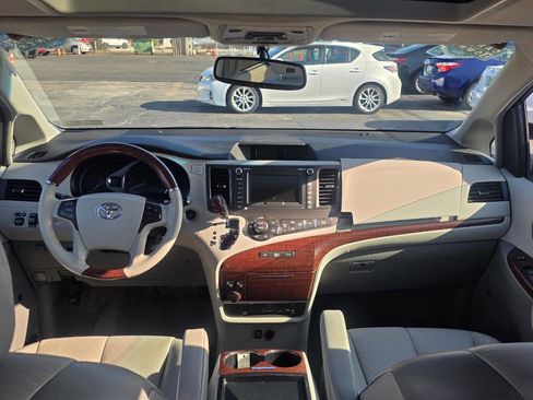 Used 2011 Toyota Sienna Limited w/ Premium Pkg image 15