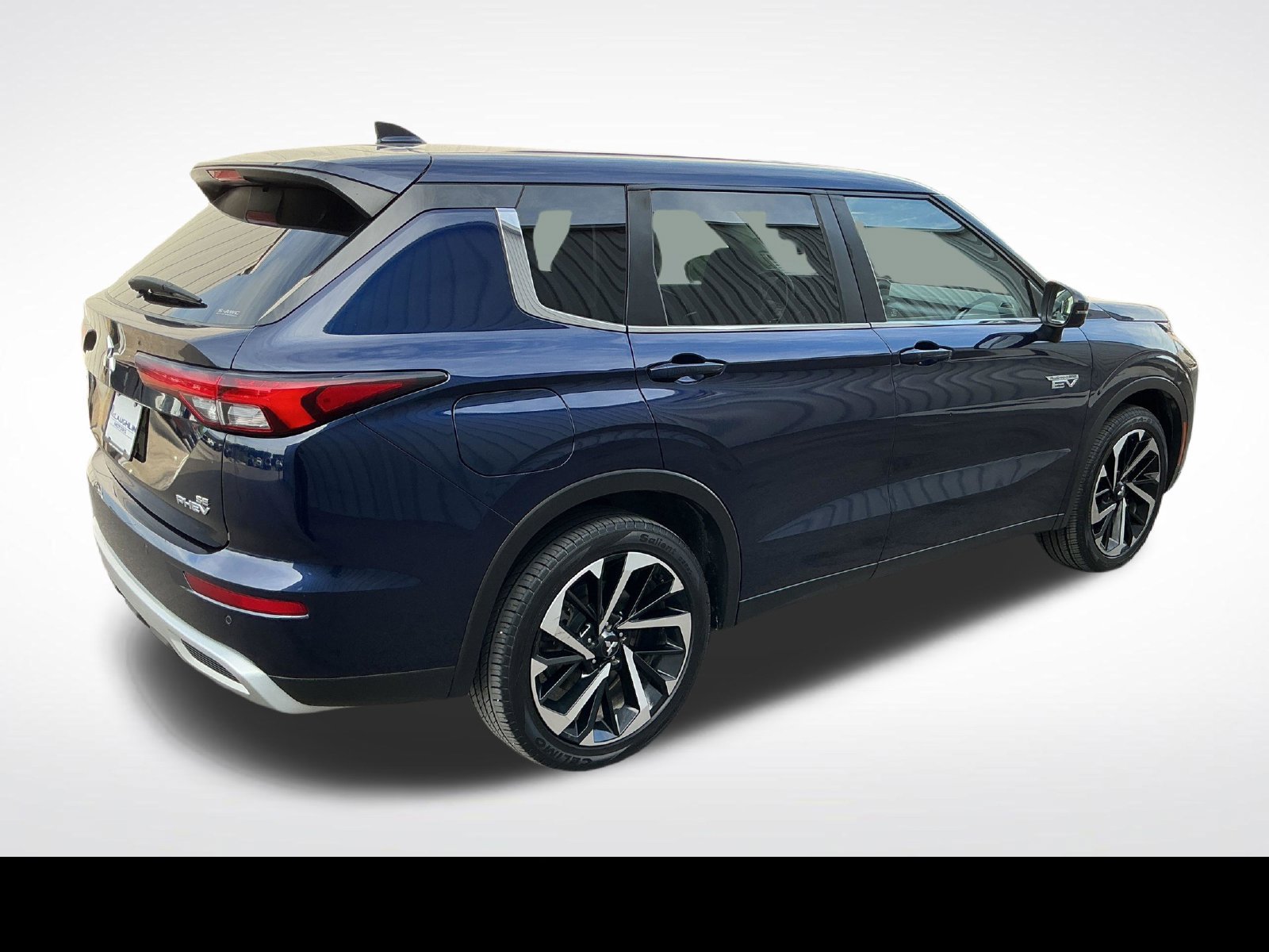Used 2024 Mitsubishi Outlander 4WD Plug-In Hybrid image 5