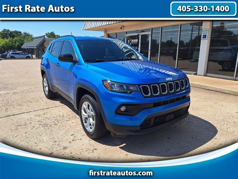 Used 2025 Jeep Compass Latitude AWD/4WD image 1