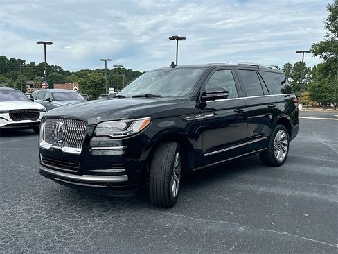 Used 2024 Lincoln Navigator Reserve image 2