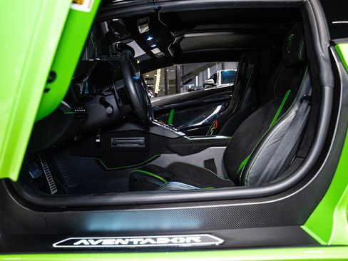 Used 2021 Lamborghini Aventador SVJ image 15