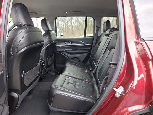 Used 2023 Jeep Grand Cherokee Limited image 10