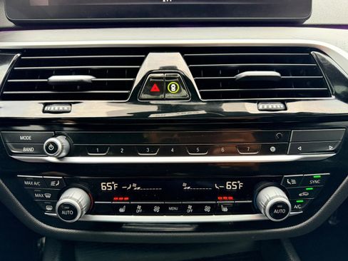 Used 2023 BMW 530i xDrive w/ Premium Package AWD/4WD image 39