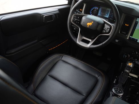 Used 2024 Ford Bronco Badlands image 2