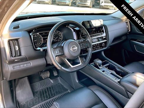 Used 2023 Nissan Pathfinder SL image 16