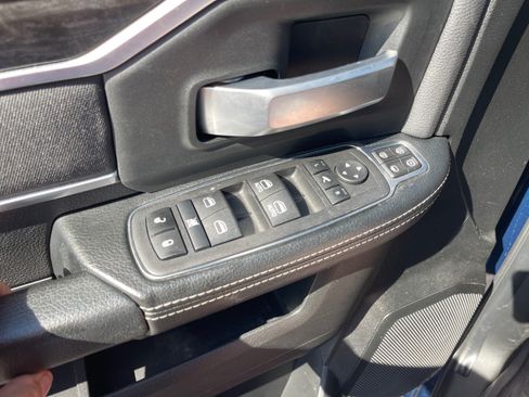 Used 2024 RAM 2500 Big Horn w/ Night Edition AWD/4WD image 8