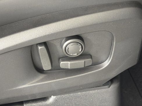 New 2026 Land Rover Defender 110 X-Dynamic SE image 32