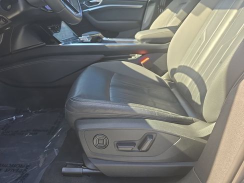 Used 2024 Audi Q8 e-tron Premium AWD/4WD image 27
