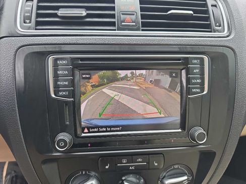 Used 2018 Volkswagen Jetta SE FWD image 12