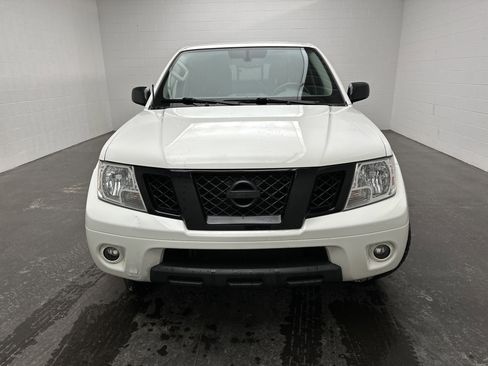 Used 2021 Nissan Frontier SV w/ Midnight Edition Floor Mats image 3