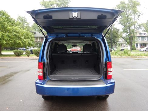 Used 2009 Jeep Liberty Limited w/ Premium Group AWD/4WD image 25