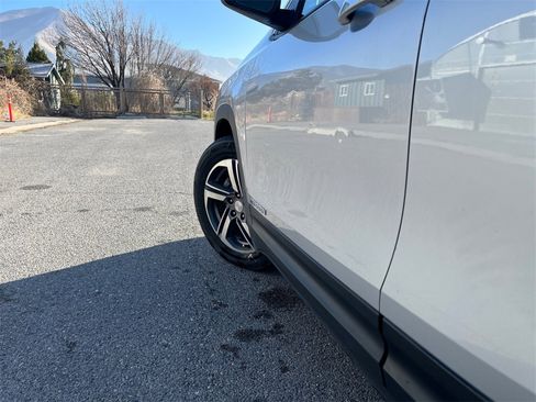 Used 2019 GMC Terrain SLT w/ Preferred Package image 28