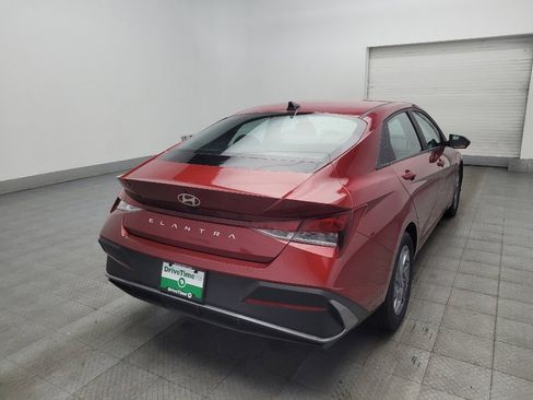 Used 2024 Hyundai Elantra SEL FWD image 9