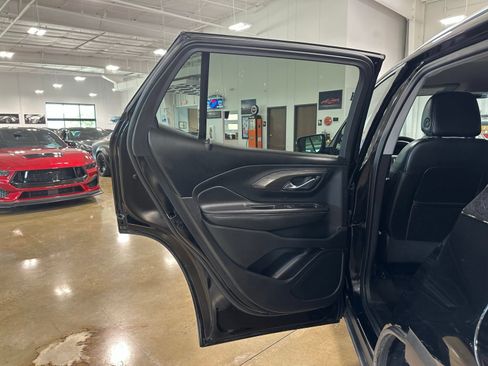 Used 2023 GMC Terrain SLT AWD/4WD image 32