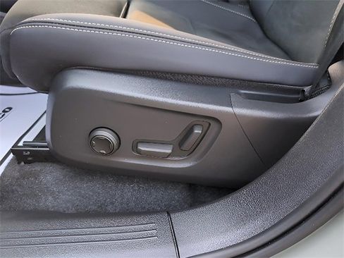 Used 2023 Volvo XC40 Recharge Ultimate w/ Protection Package Premier image 15