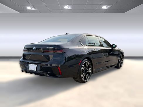 New 2026 BMW i7 xDrive60 w/ Premium Package AWD/4WD image 7