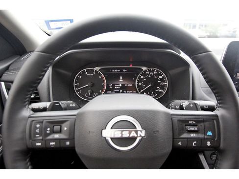 Used 2025 Nissan Rogue SV w/ SV Premium Package FWD image 9