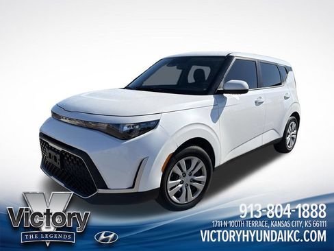 Used 2023 Kia Soul LX FWD image 1