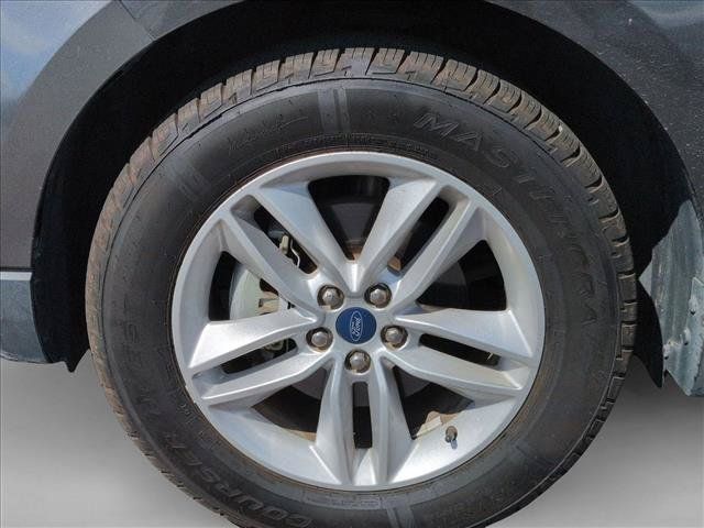 Used 2018 Ford Edge SEL FWD image 20