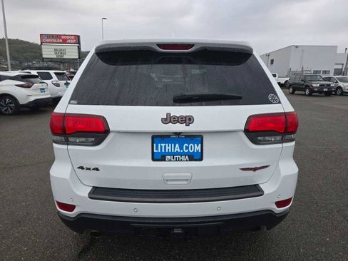 Used 2017 Jeep Grand Cherokee Trailhawk w/ Trailhawk Luxury Group image 4