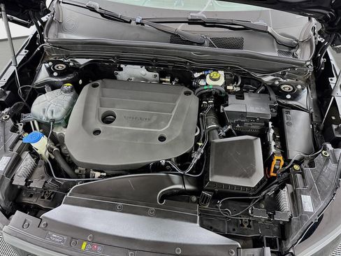 Used 2023 Volvo XC40 B5 Ultimate w/ Protection Package Premier image 33