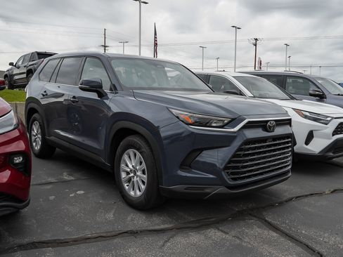 Used 2024 Toyota Grand Highlander AWD Hybrid image 2
