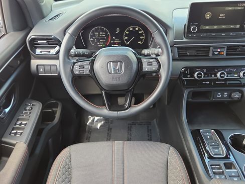 Used 2023 Honda Pilot Sport image 12