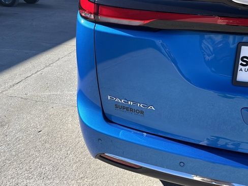 New 2026 Chrysler Pacifica Select image 5
