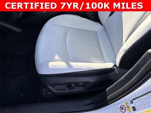 Used 2019 Toyota Prius XLE image 15