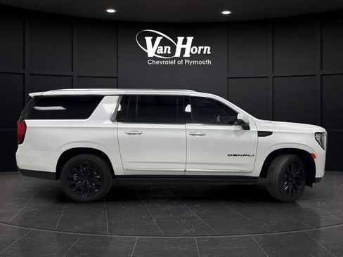 Used 2024 GMC Yukon XL Denali w/ Denali Reserve Package image 2
