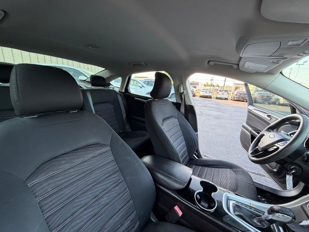 Used 2016 Ford Fusion SE FWD image 20