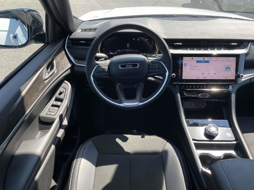 New 2027 Jeep Grand Cherokee Altitude RWD image 21
