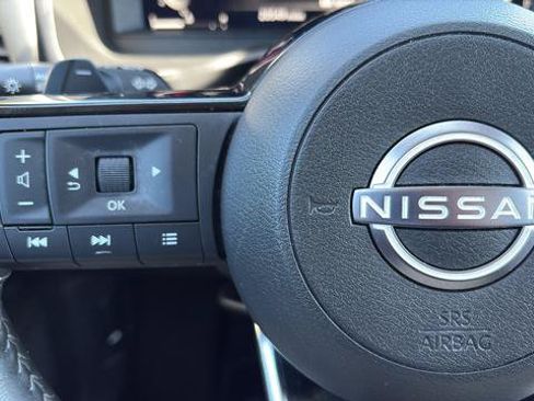 Used 2024 Nissan Rogue SL w/ SL Premium Package AWD/4WD image 9