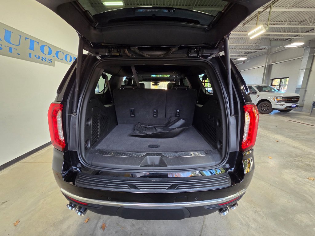 Used 2022 GMC Yukon XL Denali AWD/4WD image 9