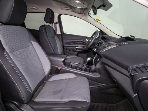 Used 2018 Ford Escape SE image 16