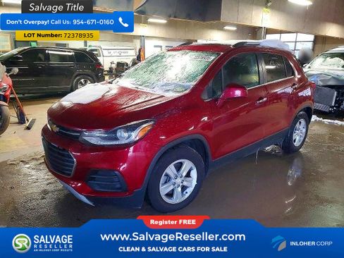 Used 2019 Chevrolet Trax LT w/ Sun & Sound Package FWD image 1