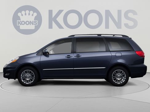 Used 2009 Toyota Sienna LE FWD image 2