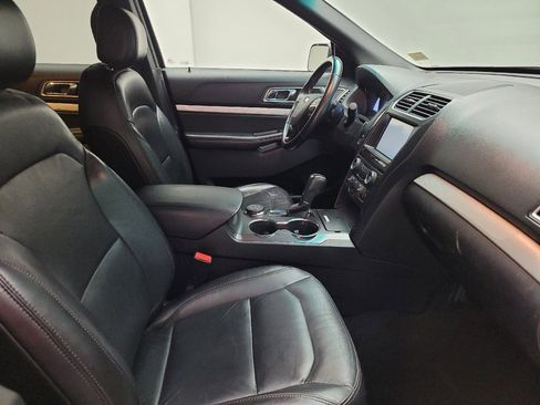 Used 2016 Ford Explorer XLT w/ Equipment Group 202A AWD/4WD image 21