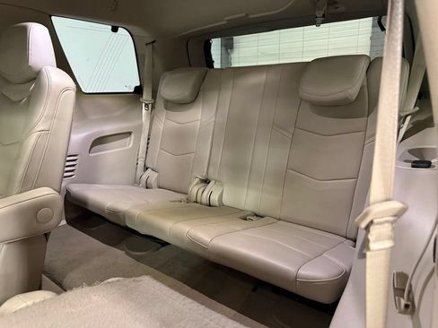 Used 2020 Cadillac Escalade Luxury AWD/4WD image 11