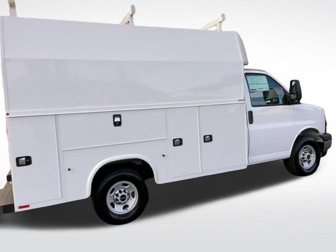 New 2025 GMC Savana 3500 w/ Power Convenience Package image 12
