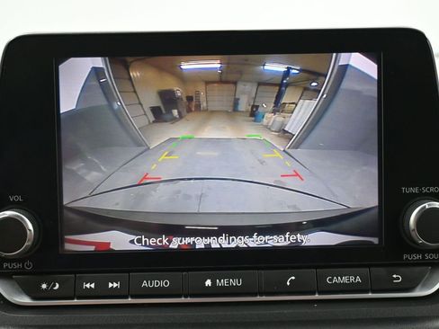 Used 2023 Nissan Rogue SV image 16