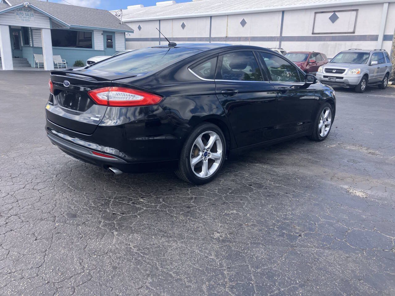 Used 2016 Ford Fusion SE w/ Equipment Group 201A FWD image 12