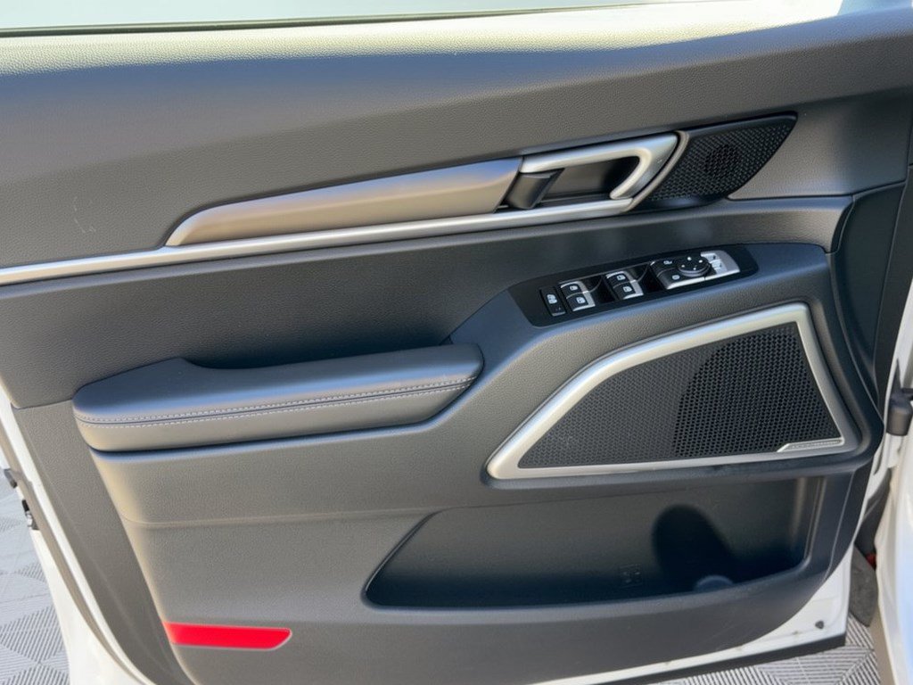 Used 2025 Kia Telluride S FWD image 14