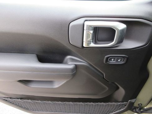 Used 2025 Jeep Wrangler Sport AWD/4WD image 13